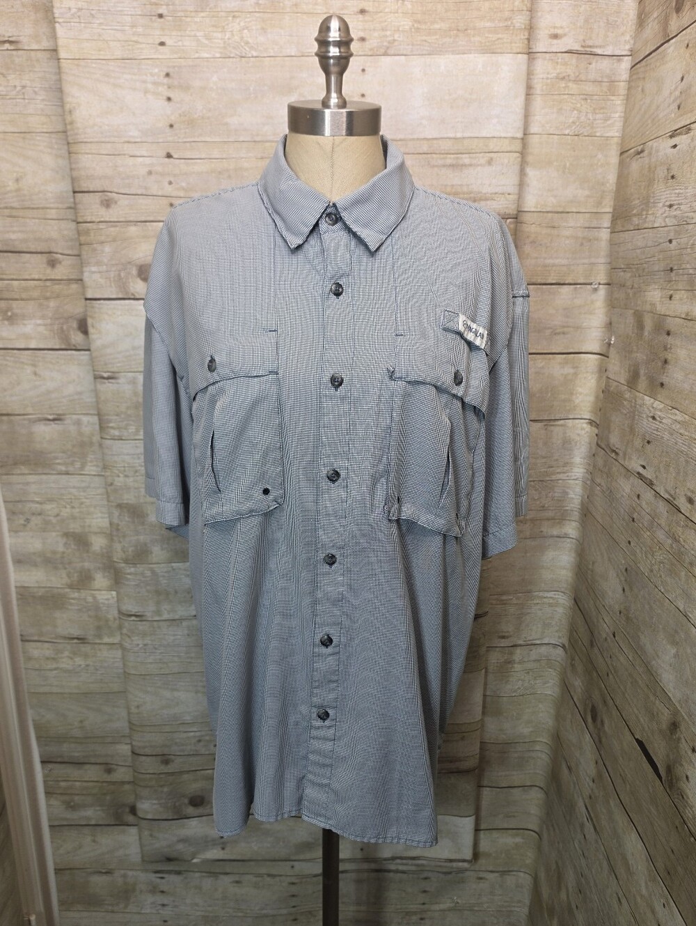 Magellan Outdoors Men's Short-Sleeve Button-Down Shirt in Light Gray